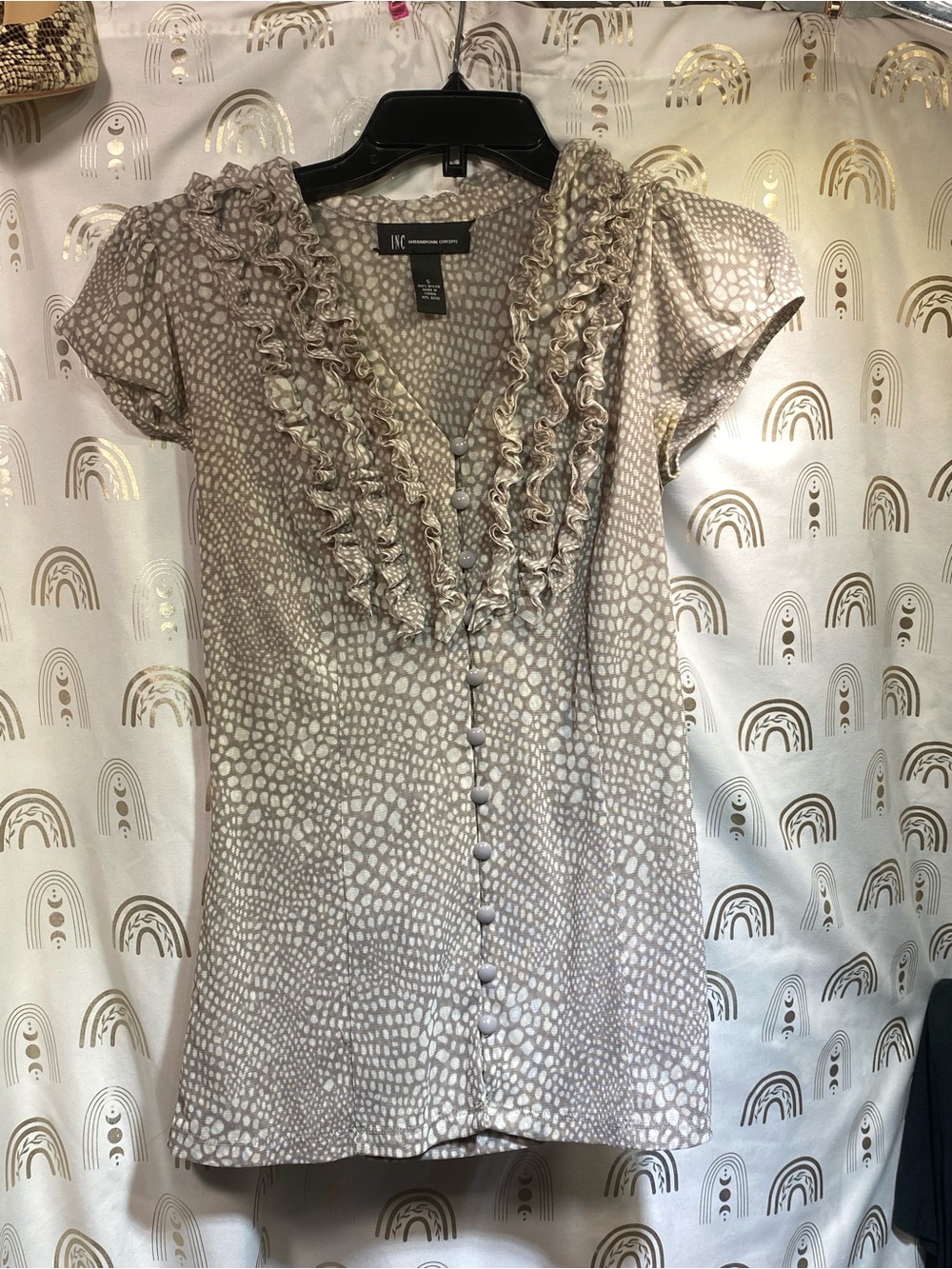 INC International Concepts Taupe & Cream Ruffle Button-Front Blouse